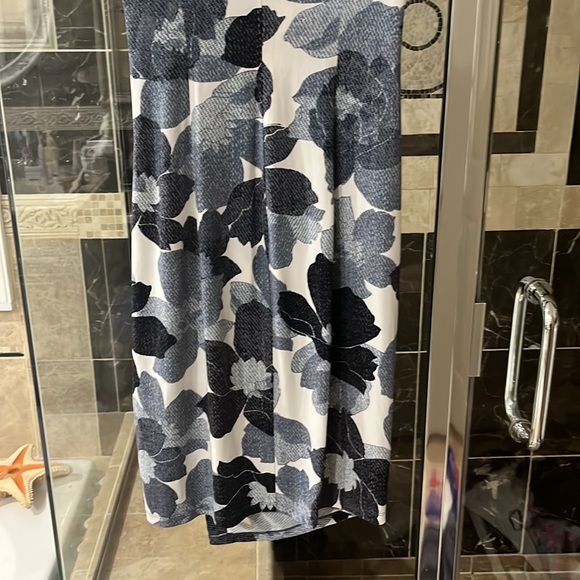 London Times summer dress, size 8, like new condition. Worn only once. - Picture 6 of 8